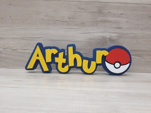 Nome em MDF - Peça de mesa Tema POKEMON - Arthur 10 cm