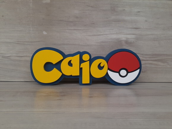 Nome em mdf - Peça de Mesa Tema Pokemon - Caio 10 cm