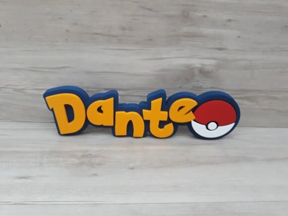Nome em MDF - Peça de mesa Tema POKEMON - Dante - 10 cm