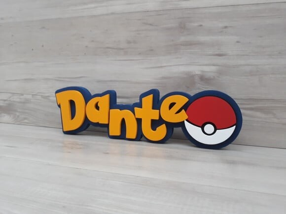 Nome em MDF - Peça de mesa Tema POKEMON - Dante - 10 cm