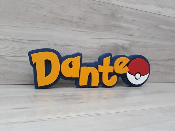 Nome em MDF - Peça de mesa Tema POKEMON - Dante - 10 cm
