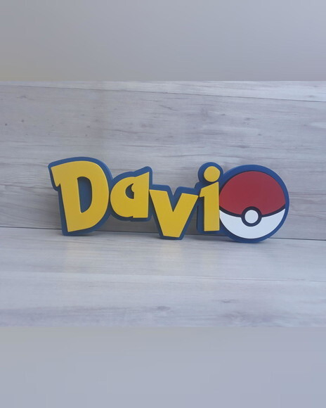 Nome em MDF - Peça de mesa Tema POKEMON - Davi - 13 cm