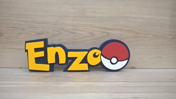 Nome em MDF - Peça de mesa Tema POKEMON - Enzo - 10 cm