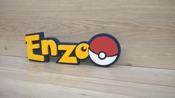 Nome em MDF - Peça de mesa Tema POKEMON - Enzo - 10 cm
