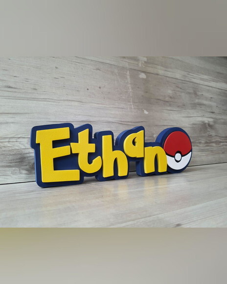 Nome em mdf - Peça de Mesa Tema Pokemon - Ethan - 10 cm