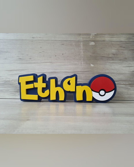 Nome em mdf - Peça de Mesa Tema Pokemon - Ethan - 10 cm