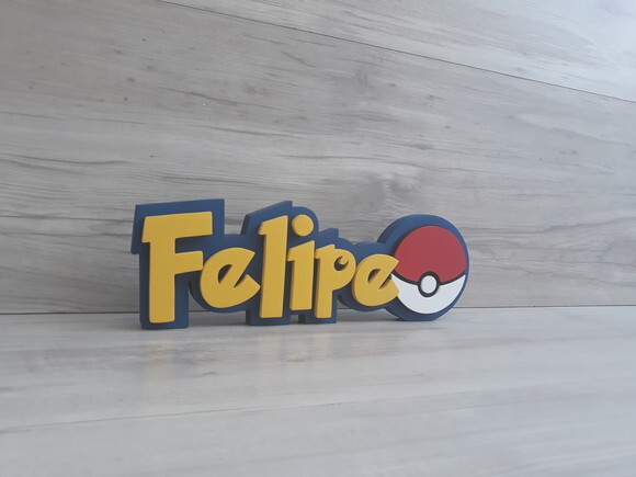 Nome em MDF - Peça de mesa Tema POKEMON - Felipe 10 cm