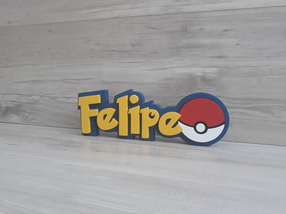 Nome em MDF - Peça de mesa Tema POKEMON - Felipe 10 cm