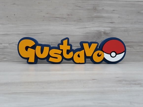 Nome em MDF - Peça de mesa Tema POKEMON - Gustavo - 10 cm
