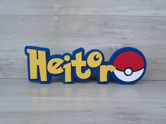 Nome em mdf - Peça de Mesa Tema Pokemon - Heitor - 10 cm