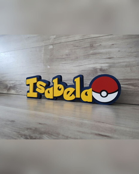 Nome em mdf - Peça de Mesa Tema Pokemon - Isabela - 10 cm