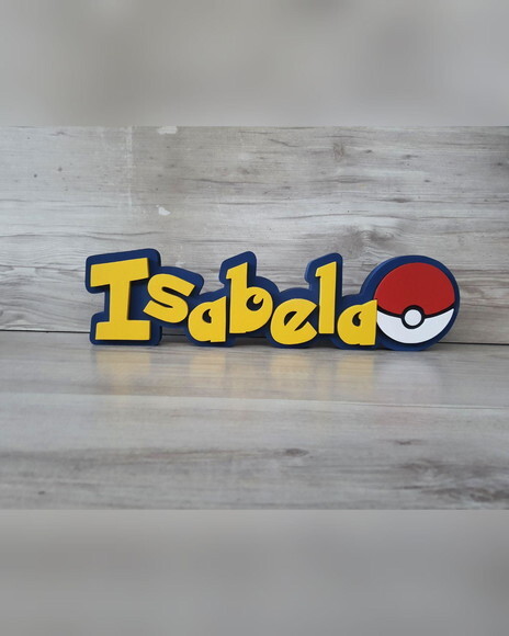 Nome em mdf - Peça de Mesa Tema Pokemon - Isabela - 10 cm