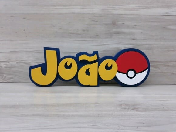 Nome em MDF - Peça de mesa Tema POKEMON - João - 13 cm