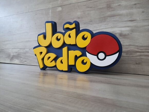 Nome em mdf - Peça de Mesa Tema Pokemon - João Pedro 17 cm