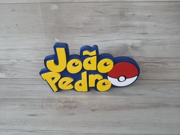 Nome em mdf - Peça de Mesa Tema Pokemon - João Pedro 17 cm