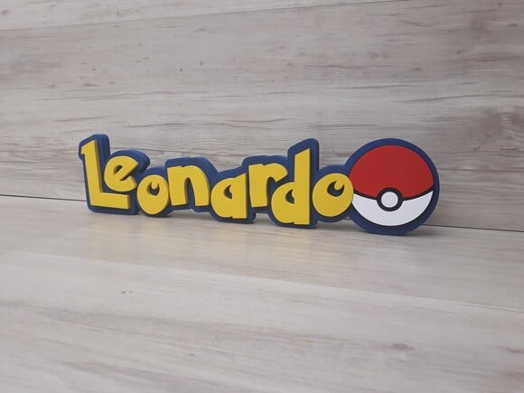 Nome em mdf - Peça de Mesa Tema Pokemon - Leonardo - 10 cm