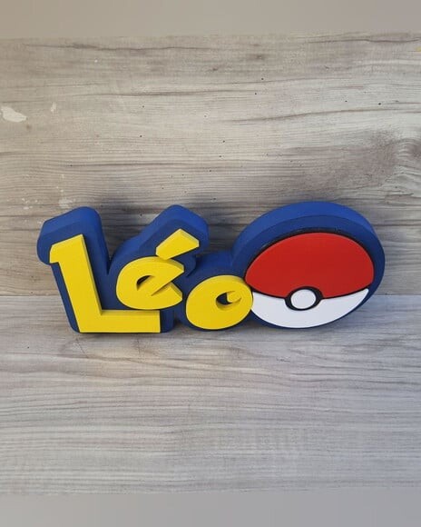 Nome em mdf - Peça de Mesa Tema Pokemon - Léo - 10 cm