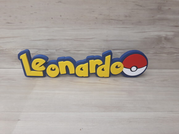 Nome em mdf - Peça de Mesa Tema Pokemon - Leonardo - 10 cm