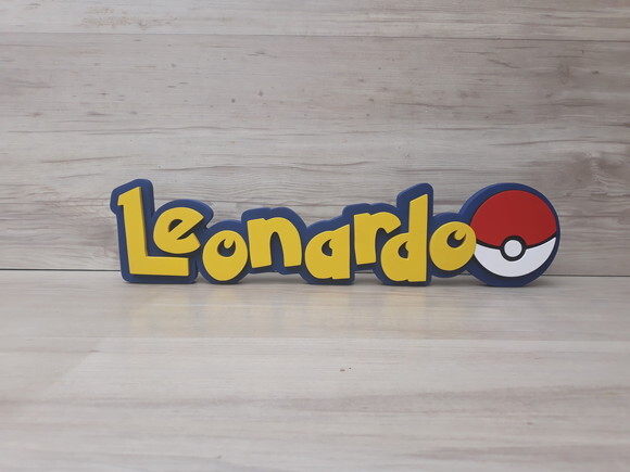 Nome em mdf - Peça de Mesa Tema Pokemon - Leonardo - 10 cm