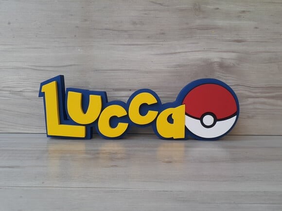 Nome em MDF - Peça de mesa Tema POKEMON - Lucca - 10 cm