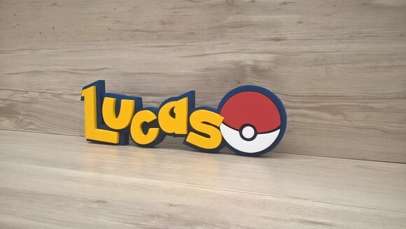 Nome em mdf - Peça de Mesa Tema Pokemon - Lucas 10 cm