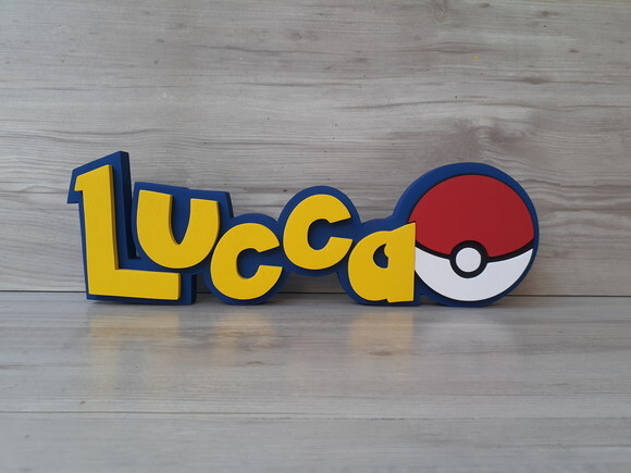 Nome em MDF - Peça de mesa Tema POKEMON - Lucca - 10 cm