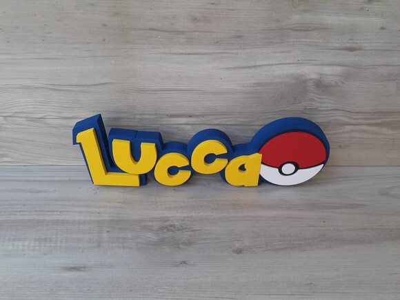 Nome em MDF - Peça de mesa Tema POKEMON - Lucca - 10 cm