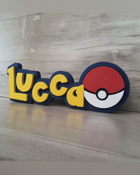 Nome em mdf - Peça de Mesa Tema Pokemon - Lucca 10 cm