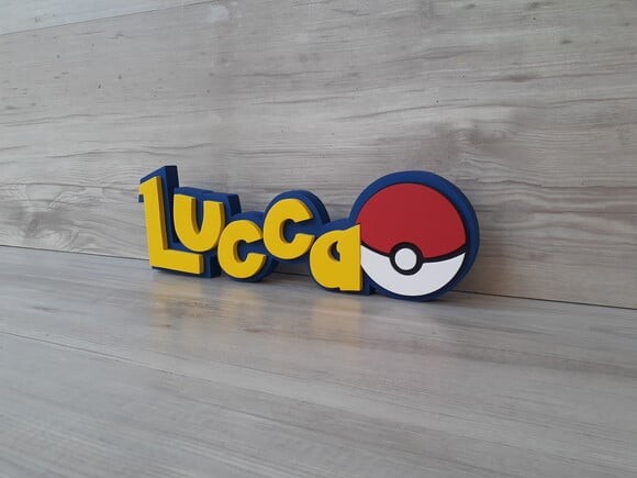 Nome em MDF - Peça de mesa Tema POKEMON - Lucca - 10 cm