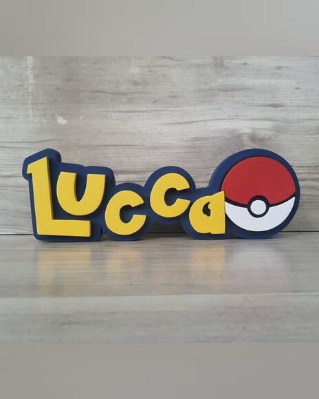 Nome em mdf - Peça de Mesa Tema Pokemon - Lucca 10 cm