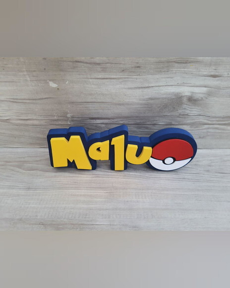 Nome em mdf - Peça de Mesa Tema Pokemon - Malu - 10 cm