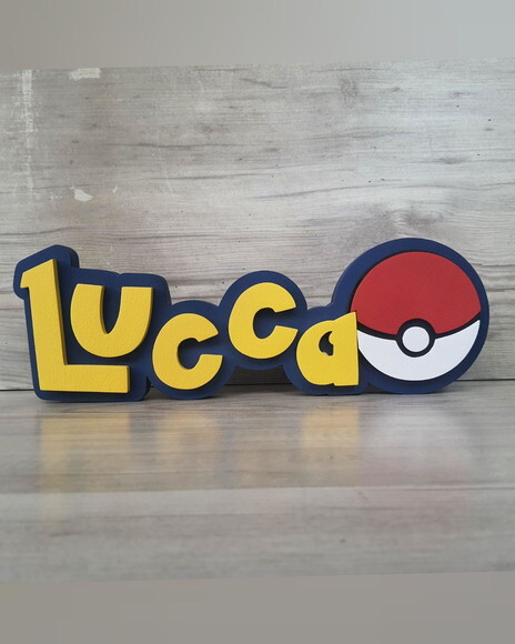 Nome em mdf - Peça de Mesa Tema Pokemon - Lucca 10 cm