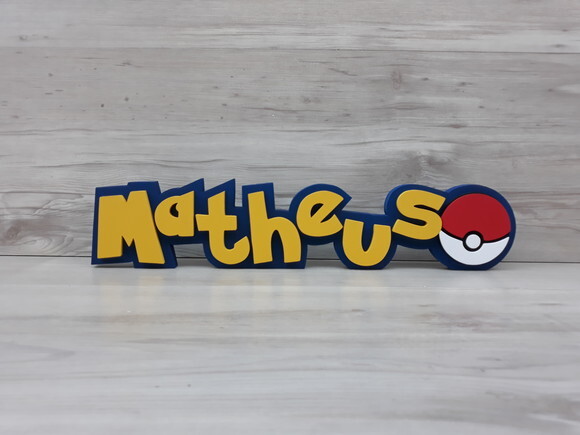 Nome em MDF - Peça de mesa Tema POKEMON - Matheus - 13 cm