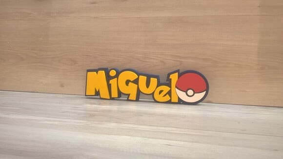 Nome em MDF - Peça de mesa Tema POKEMON - Miguel - 10 cm