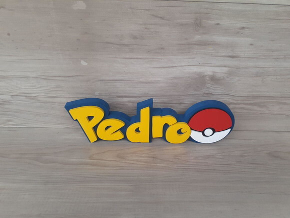 Nome em mdf - Peça de Mesa Tema Pokemon - Pedro - 10 cm