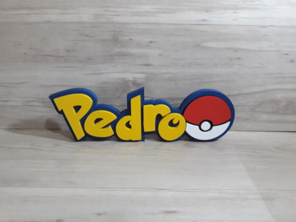 Nome em mdf - Peça de Mesa Tema Pokemon - Pedro - 13 cm