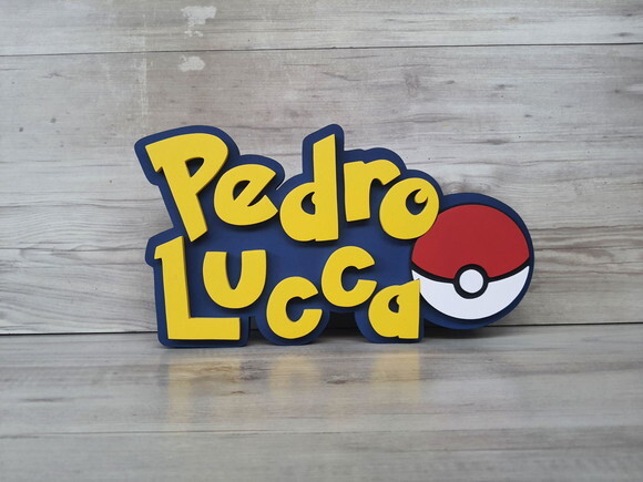 Nome em mdf - Peça de Mesa Tema Pokemon - Pedro Lucca 17 cm