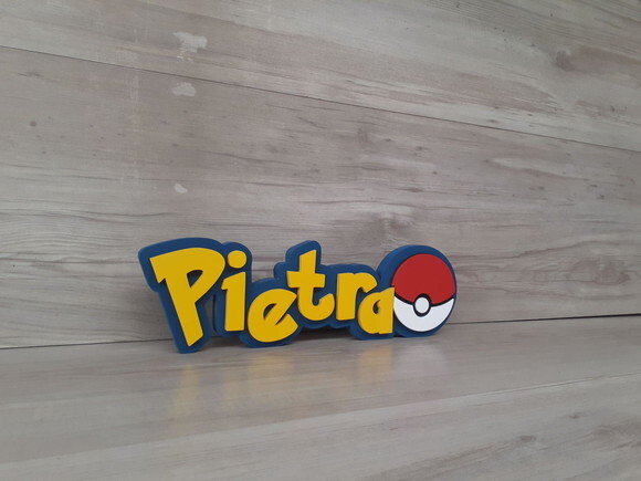 Nome em mdf - Peça de Mesa Tema Pokemon - Pietra - 10 cm