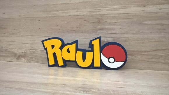 Nome em MDF - Peça de mesa Tema POKEMON - Raul - 13 cm