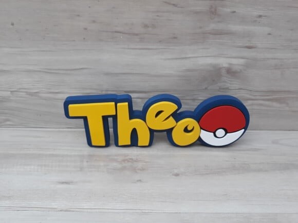 Nome em MDF - Peça de mesa Tema POKEMON - Theo - 10 cm