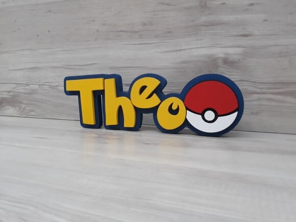 Nome em MDF - Peça de mesa Tema POKEMON - Theo - 10 cm
