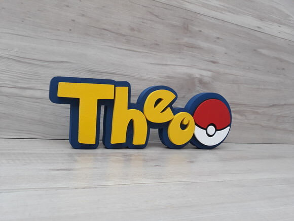 Nome em MDF - Peça de mesa Tema POKEMON - Theo - 10 cm