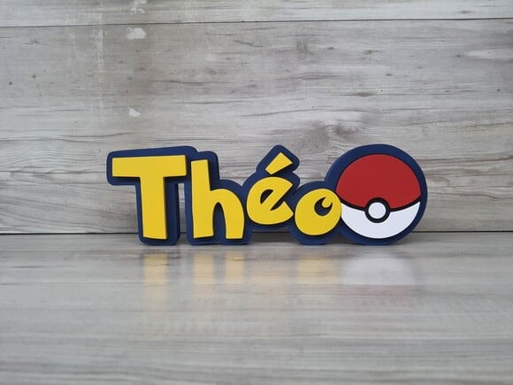 Nome em mdf - Peça de Mesa Tema Pokemon - Théo - 10 cm