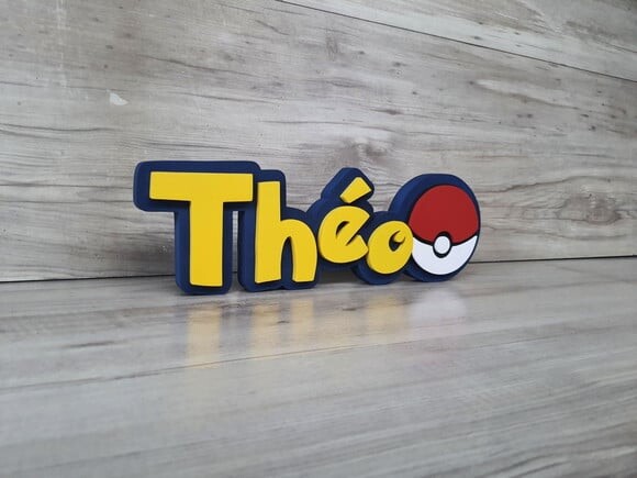 Nome em mdf - Peça de Mesa Tema Pokemon - Théo - 10 cm