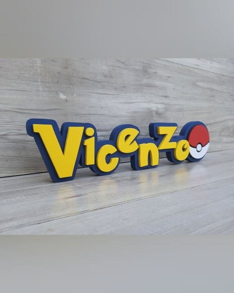 Nome em mdf - Peça de Mesa Tema Pokemon - Vicenzo - 10 cm