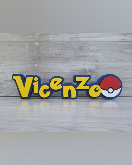 Nome em mdf - Peça de Mesa Tema Pokemon - Vicenzo - 10 cm