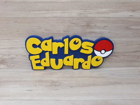 Nome em MDF- Peça de mesa Tema POKEMON- Carlos Eduardo 18 cm