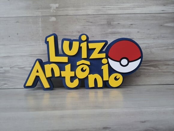 Nome em Mdf- Peça de Mesa Tema Pokemon- Luiz Antônio - 17 cm