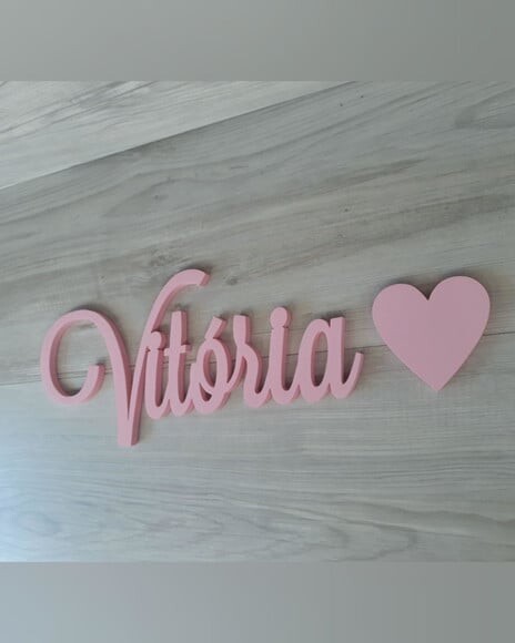 Nomes de Parede em mdf - Linha Ls - Vitória + Coração