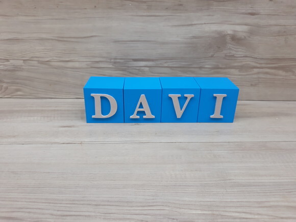 Nomes em Cubos - Mod. Clássico - 6 x 6 x 6 cm - 4 Letras